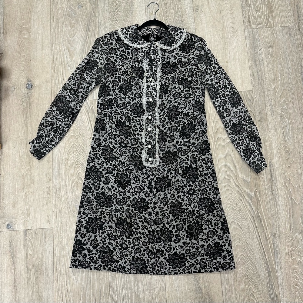 Vintage black floral dress with lace
